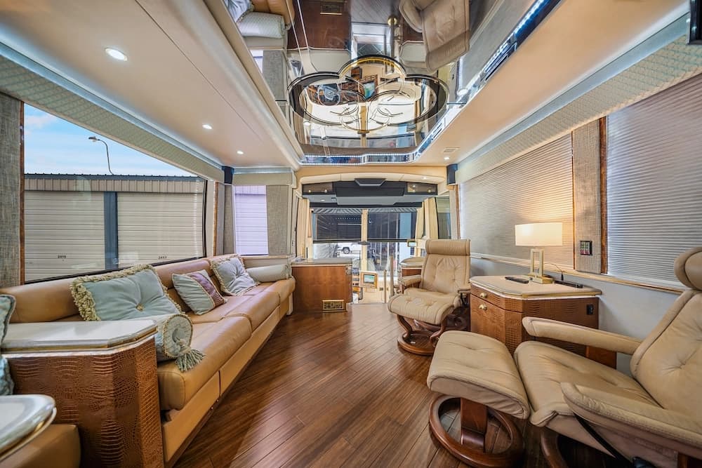 2002 Prevost Featherlite H3-45 Motorcoach - Image 31