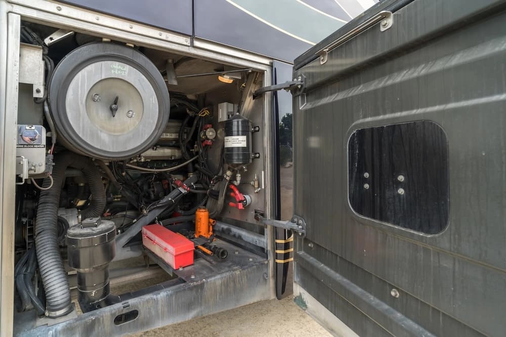 2002 Prevost Featherlite H3-45 Motorcoach - Image 8