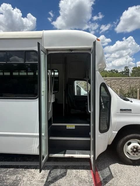 2021 Ford e450 - Image 4