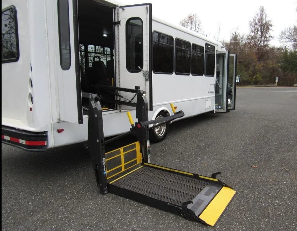 2015 Ford F-550 Starcraft ADA  - Image 4