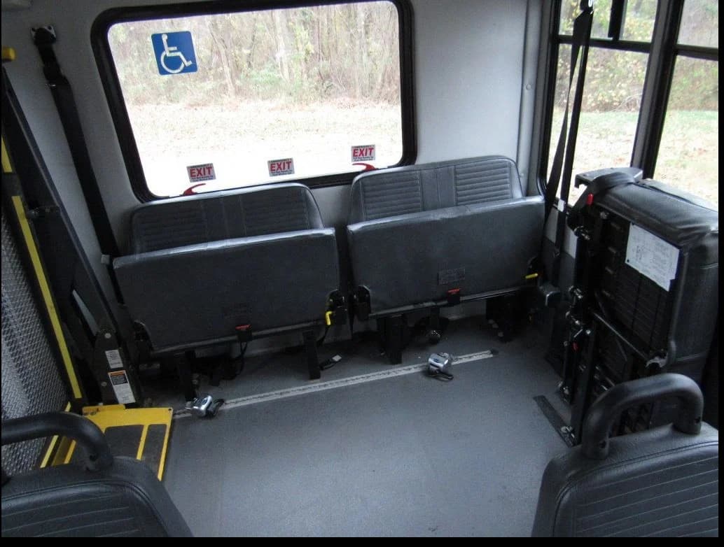 2015 Ford F-550 Starcraft ADA  - Image 6