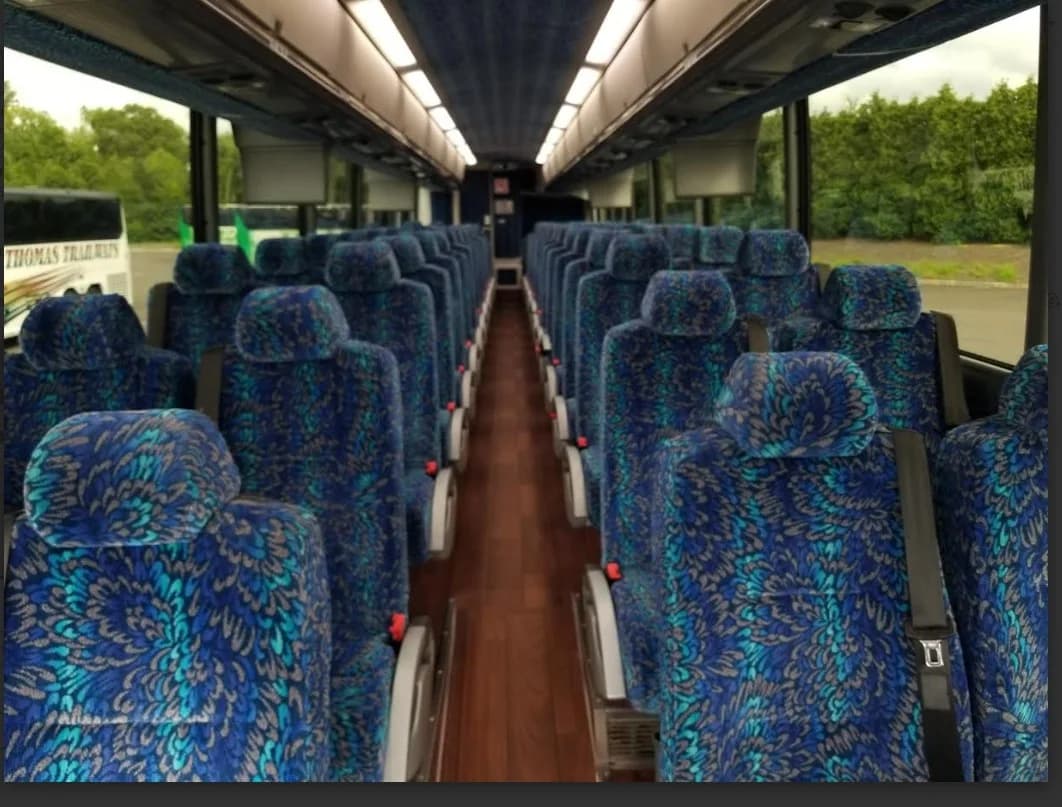 2017 MCI J4500 - Image 4