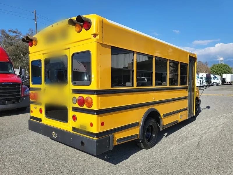 2010 Chevrolet Bantam Mini School Bus - Image 3