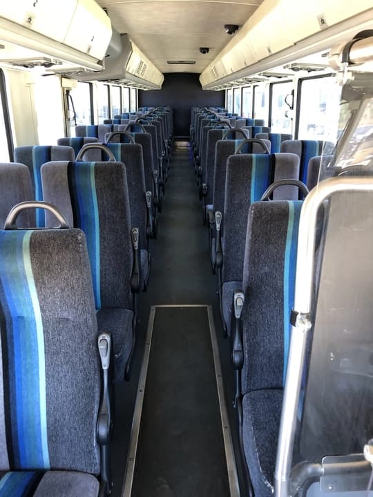 2003 MCI D4500 Transit Bus - Image 4