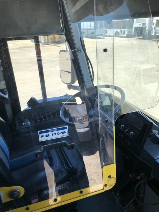 2003 MCI D4500 Transit Bus - Image 5