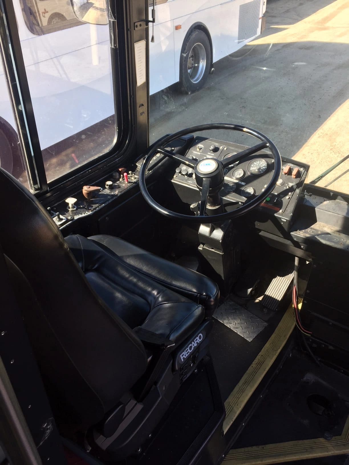 2007 Gillig G19B102N4 Transit Bus - Image 4