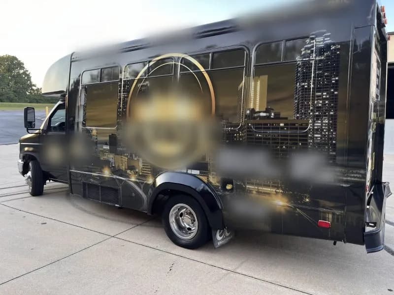 2011 Ford E 350 Super Duty Limo Bus - Image 2