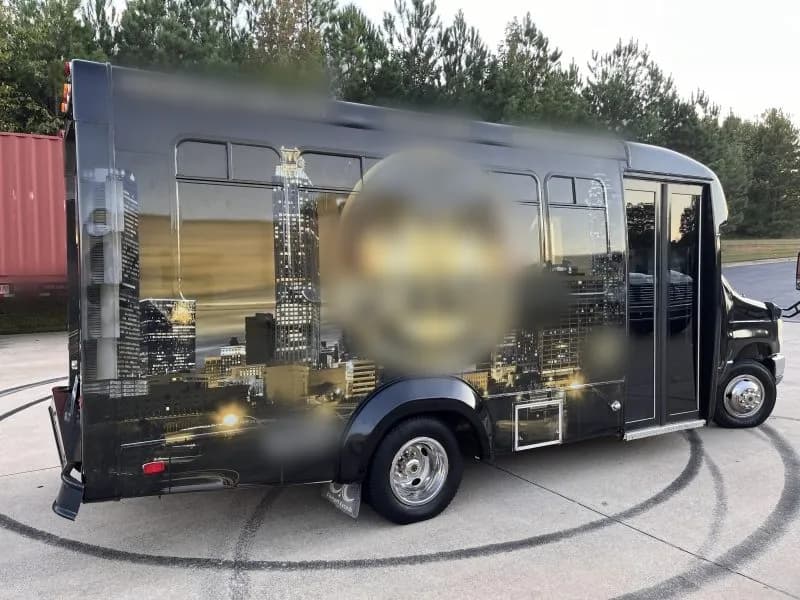 2011 Ford E 350 Super Duty Limo Bus - Image 4