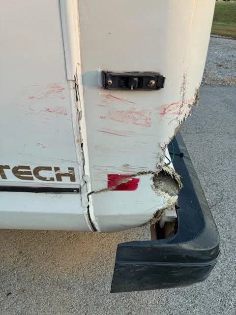 2016 Chevy 3500 - Image 16