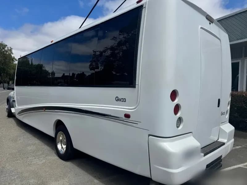 2016 Dodge Ram 3500 Shuttle Bus - Image 4