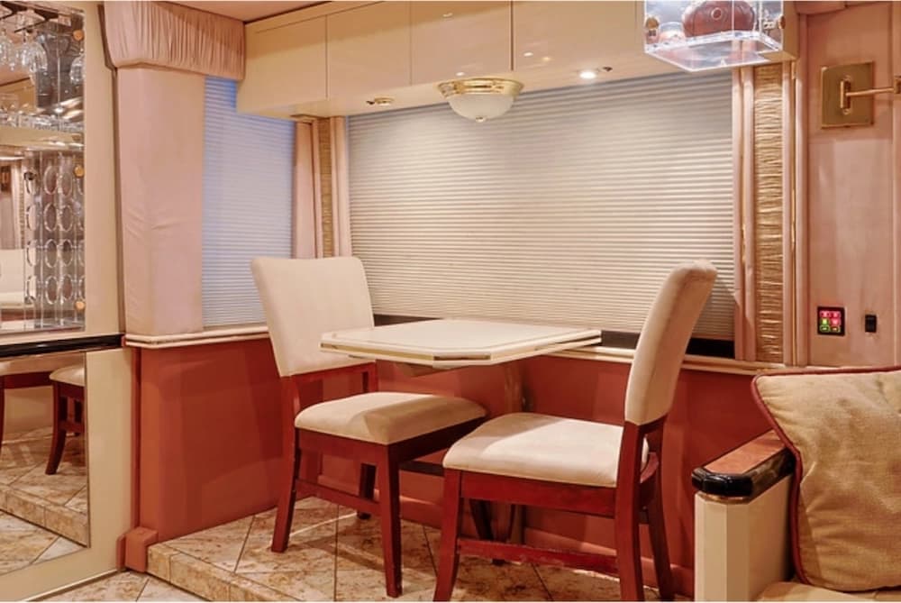 1999 Prevost Featherlite H3-45 Motorcoach Conversion - Image 12