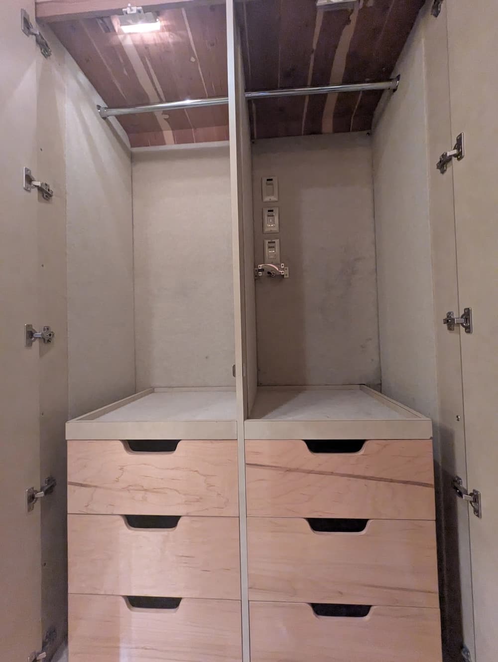 1999 Prevost Featherlite H3-45 Motorcoach Conversion - Image 20