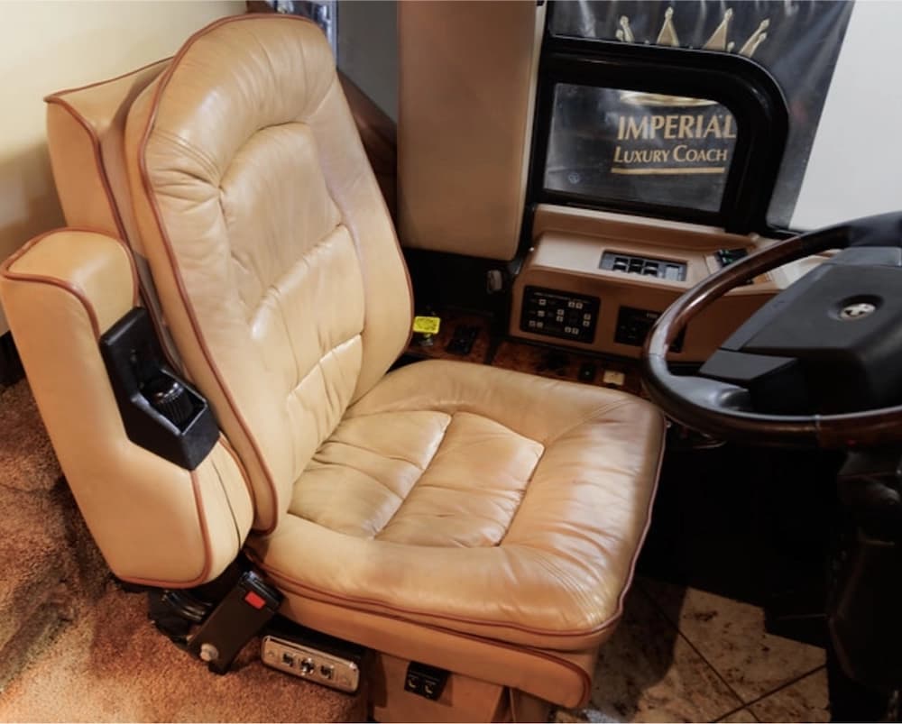 1999 Prevost Featherlite H3-45 Motorcoach Conversion - Image 6