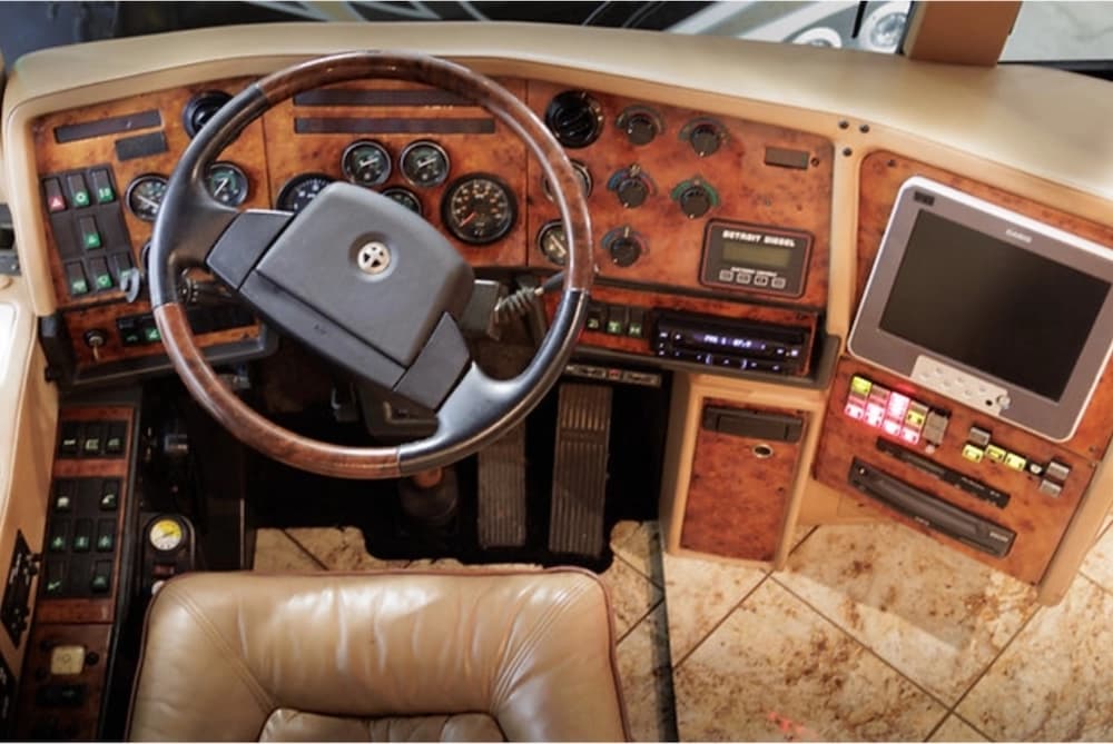 1999 Prevost Featherlite H3-45 Motorcoach Conversion - Image 7