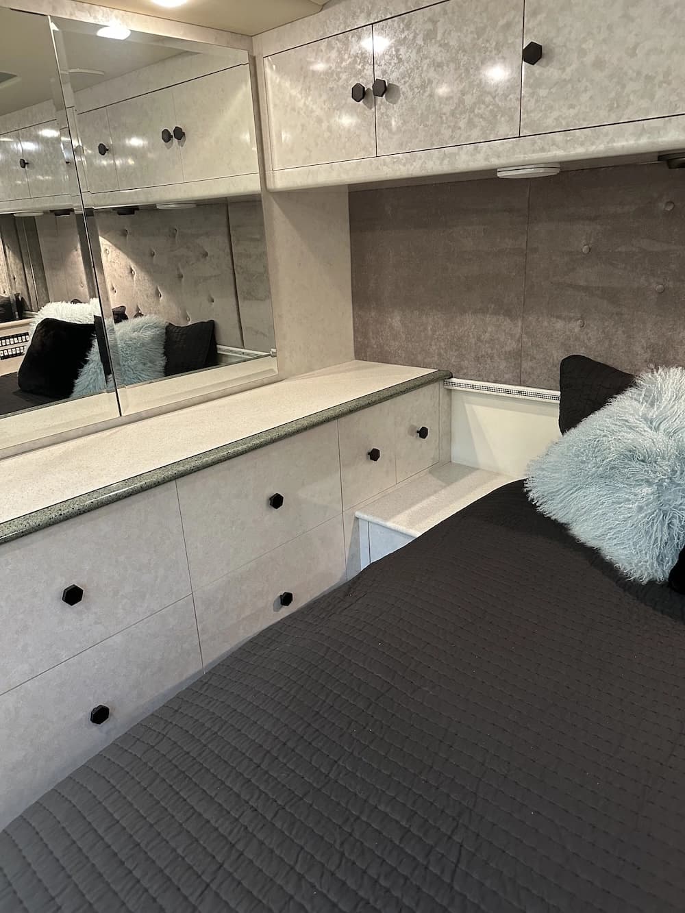 1997 Prevost Liberty XL 40 Motorcoach Conversion - Image 15
