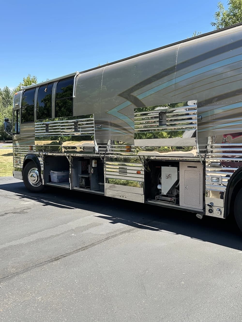 1997 Prevost Liberty XL 40 Motorcoach Conversion - Image 19