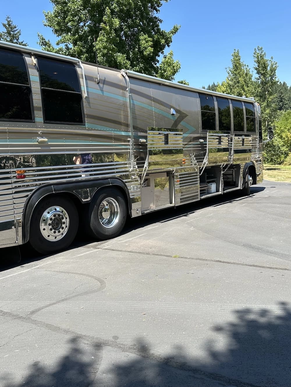 1997 Prevost Liberty XL 40 Motorcoach Conversion - Image 20