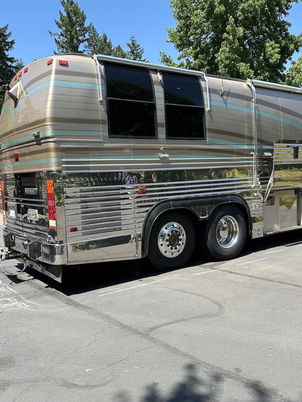 1997 Prevost Liberty XL 40 Motorcoach Conversion - Image 21