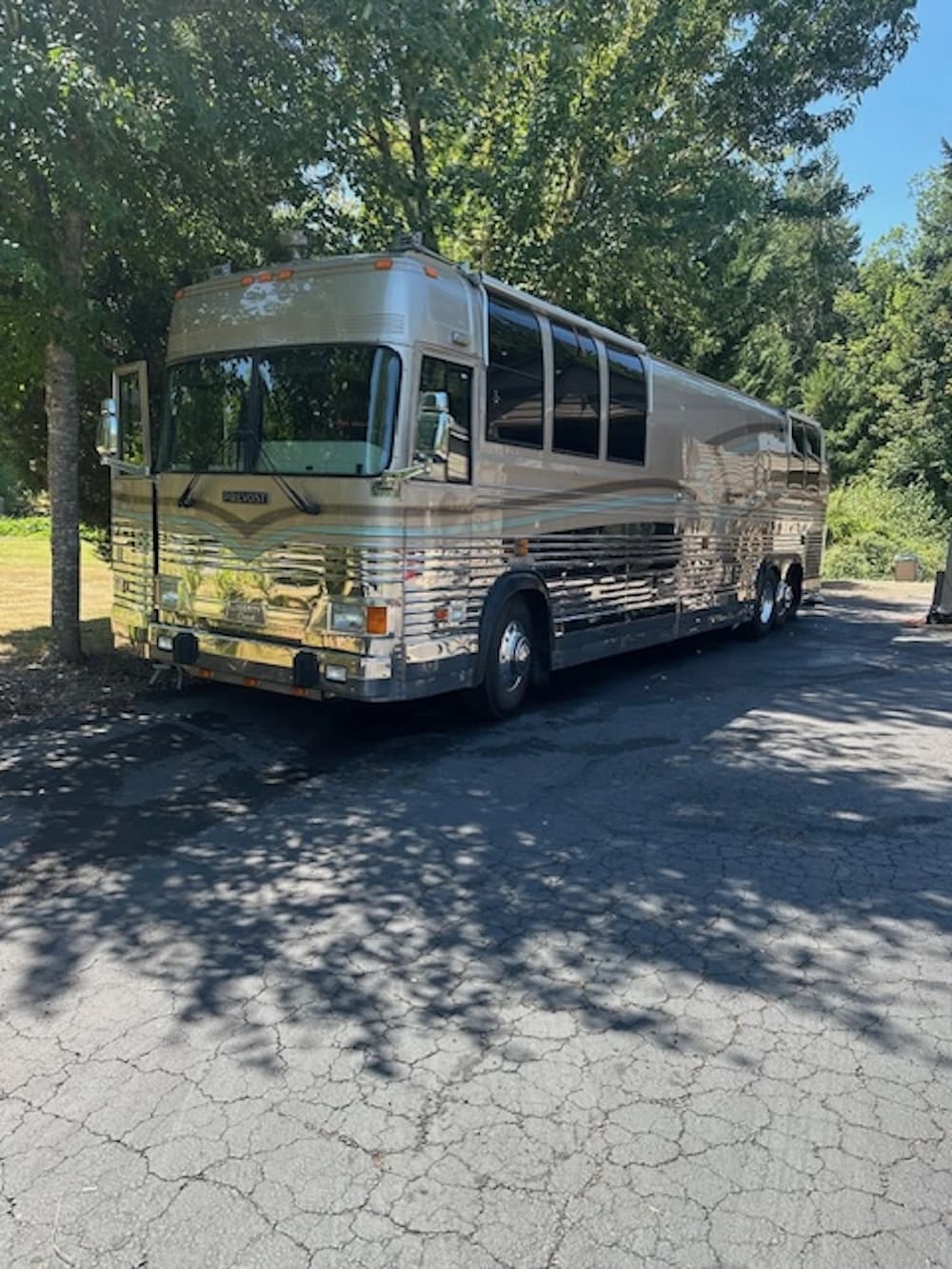 1997 Prevost Liberty XL 40 Motorcoach Conversion - Image 4