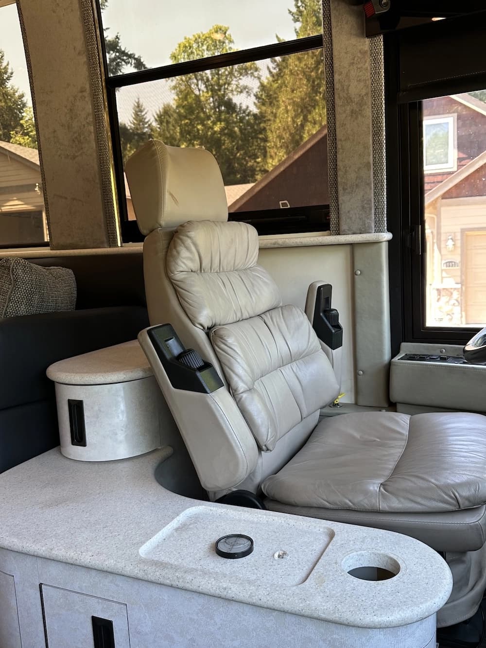 1997 Prevost Liberty XL 40 Motorcoach Conversion - Image 8