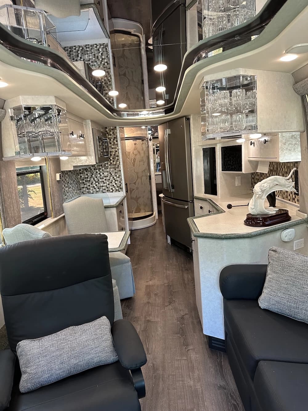 1997 Prevost Liberty XL 40 Motorcoach Conversion - Image 10