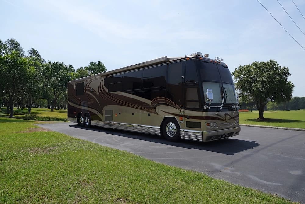 1998 Prevost Angola H3-45 Motorcoach Conversion - Image 2