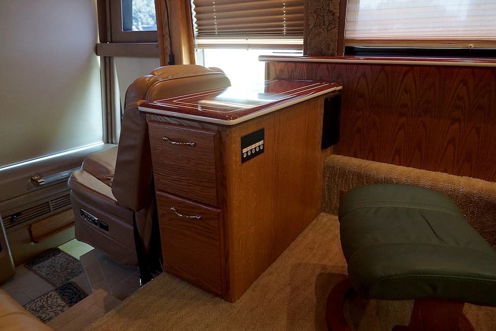 1998 Prevost Angola H3-45 Motorcoach Conversion - Image 12