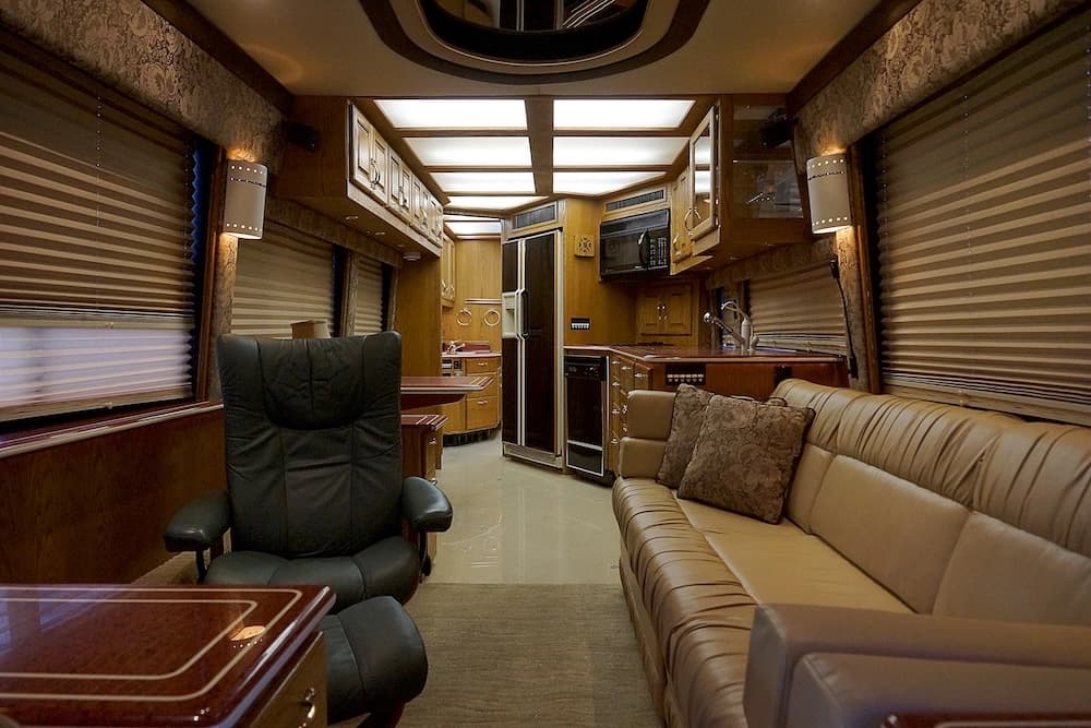 1998 Prevost Angola H3-45 Motorcoach Conversion - Image 13