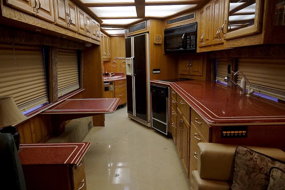 1998 Prevost Angola H3-45 Motorcoach Conversion - Image 15