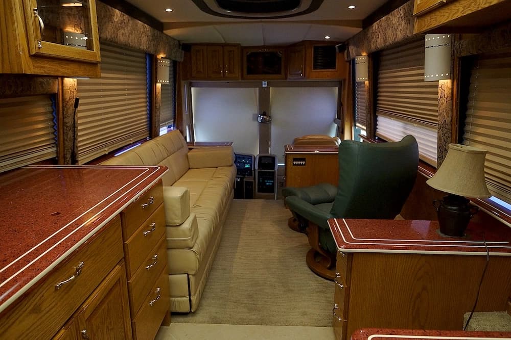 1998 Prevost Angola H3-45 Motorcoach Conversion - Image 19