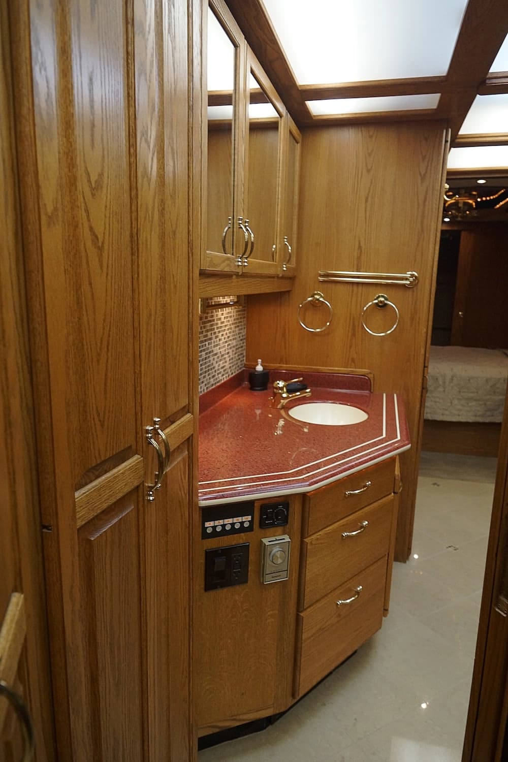 1998 Prevost Angola H3-45 Motorcoach Conversion - Image 22