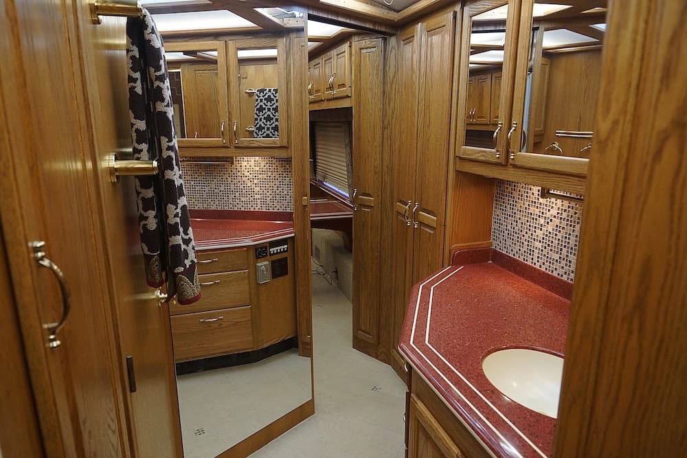 1998 Prevost Angola H3-45 Motorcoach Conversion - Image 24