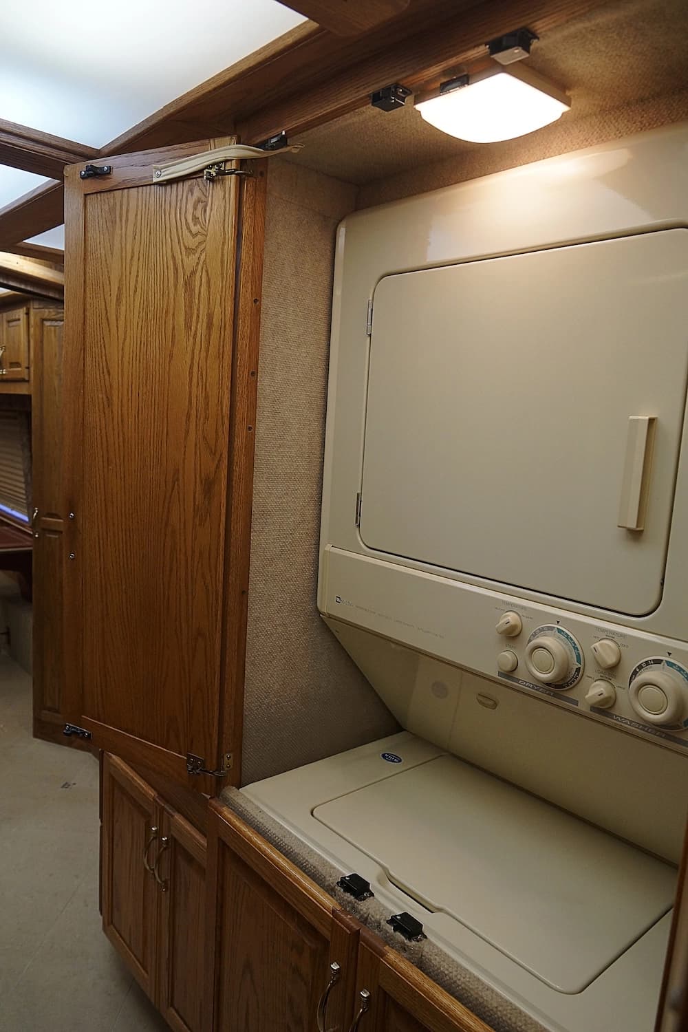 1998 Prevost Angola H3-45 Motorcoach Conversion - Image 29