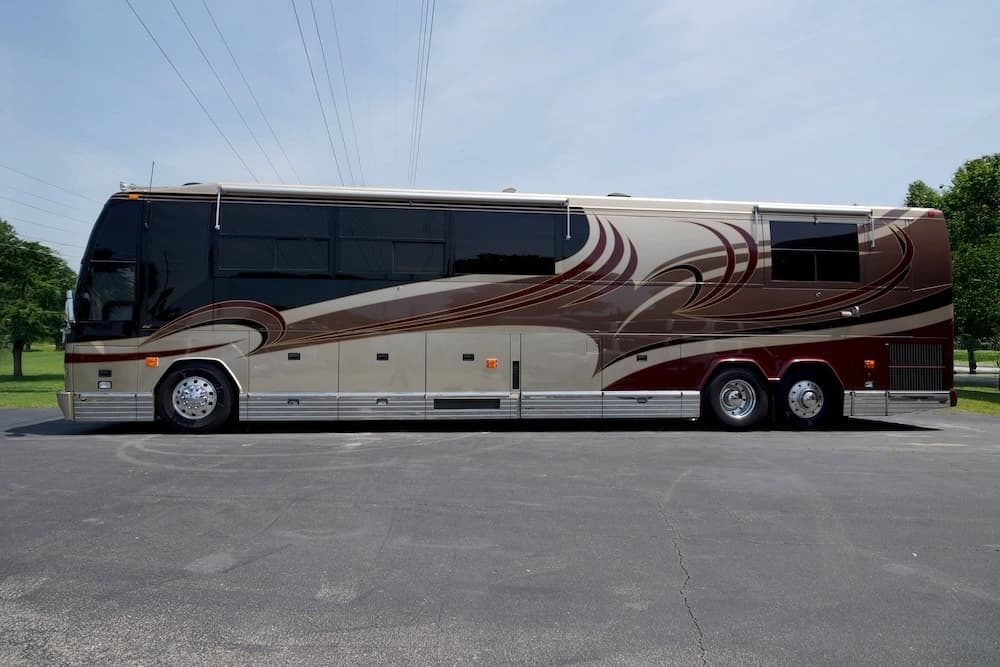 1998 Prevost Angola H3-45 Motorcoach Conversion - Image 4