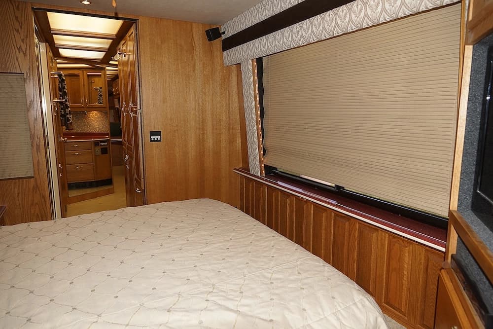 1998 Prevost Angola H3-45 Motorcoach Conversion - Image 33