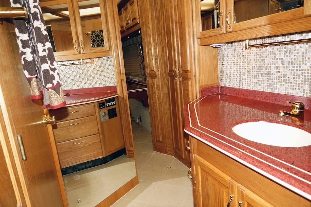 1998 Prevost Angola H3-45 Motorcoach Conversion - Image 35
