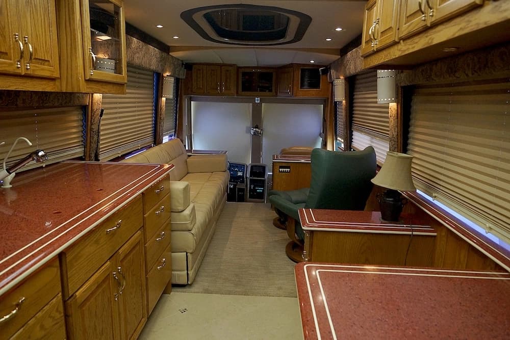 1998 Prevost Angola H3-45 Motorcoach Conversion - Image 38
