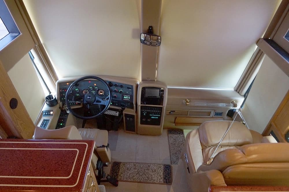 1998 Prevost Angola H3-45 Motorcoach Conversion - Image 39