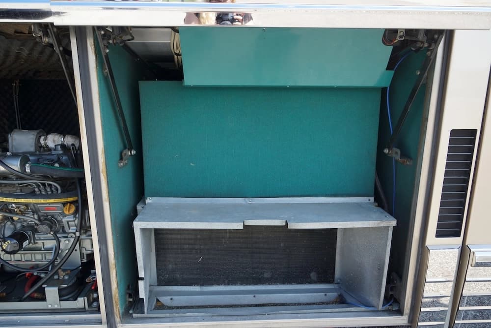 1998 Prevost Angola H3-45 Motorcoach Conversion - Image 48