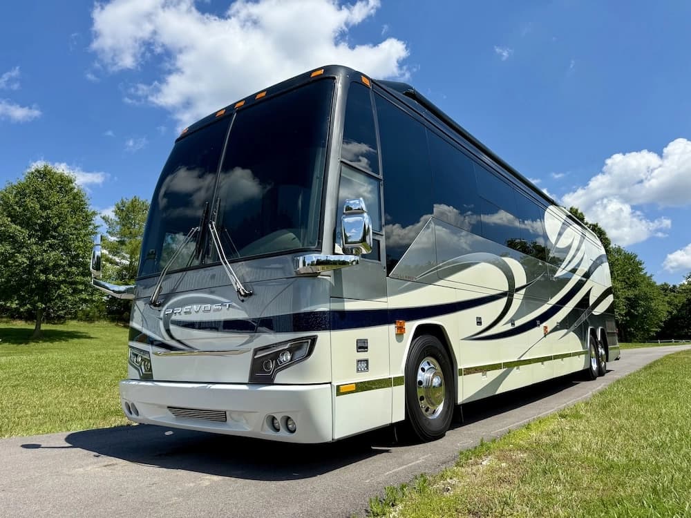 2008 Prevost Millennium H3-45 Motorcoach - Image 2