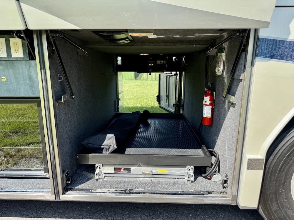 2008 Prevost Millennium H3-45 Motorcoach - Image 14