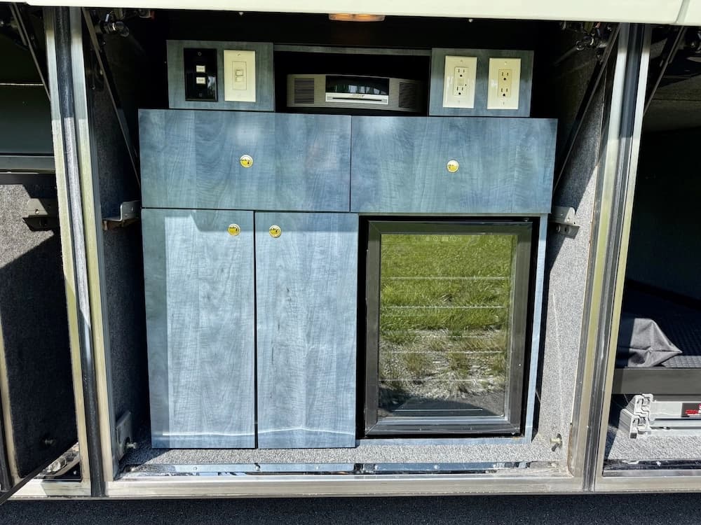 2008 Prevost Millennium H3-45 Motorcoach - Image 15