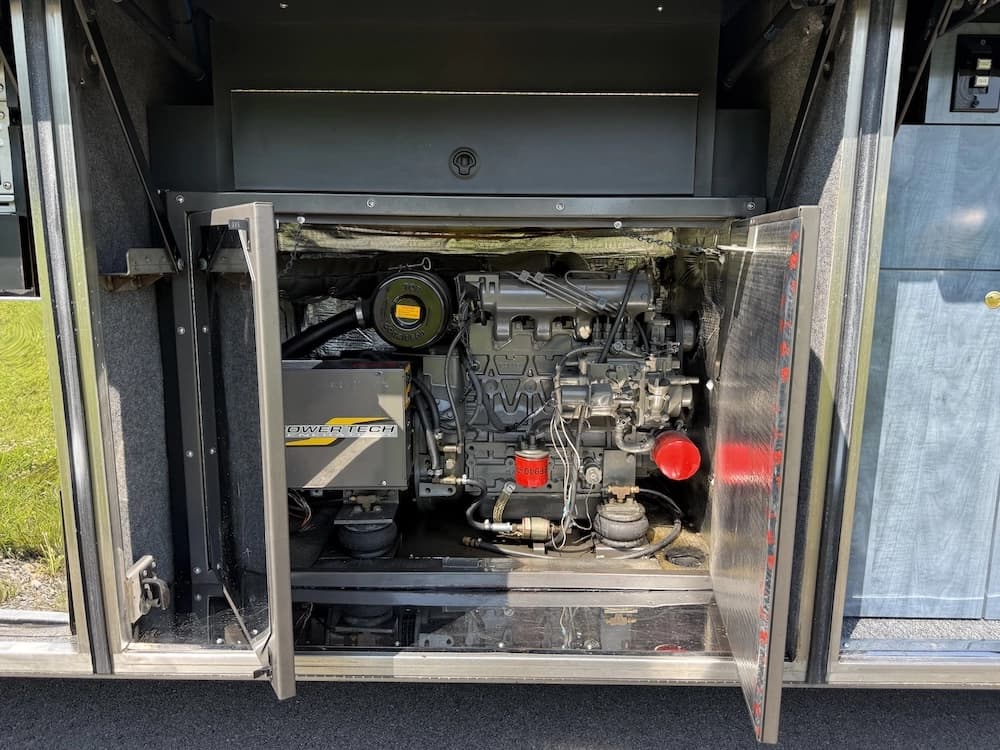 2008 Prevost Millennium H3-45 Motorcoach - Image 16