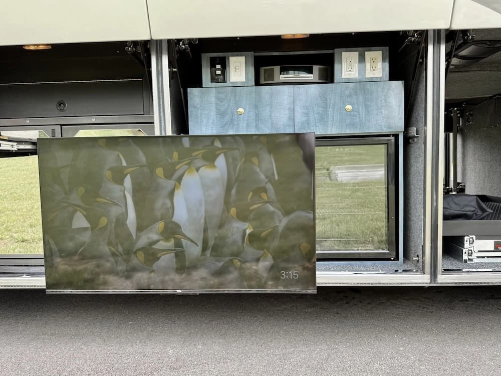 2008 Prevost Millennium H3-45 Motorcoach - Image 19