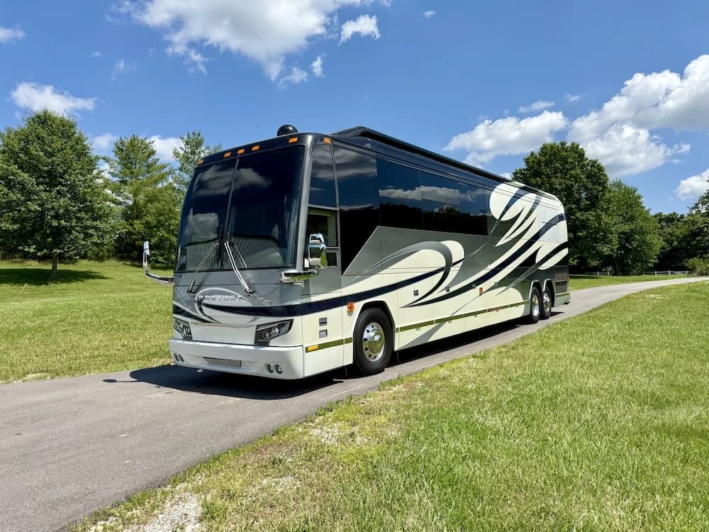 2008 Prevost Millennium H3-45 Motorcoach - Image 3