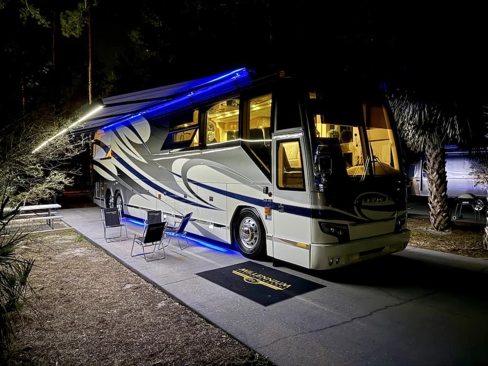 2008 Prevost Millennium H3-45 Motorcoach - Image 29