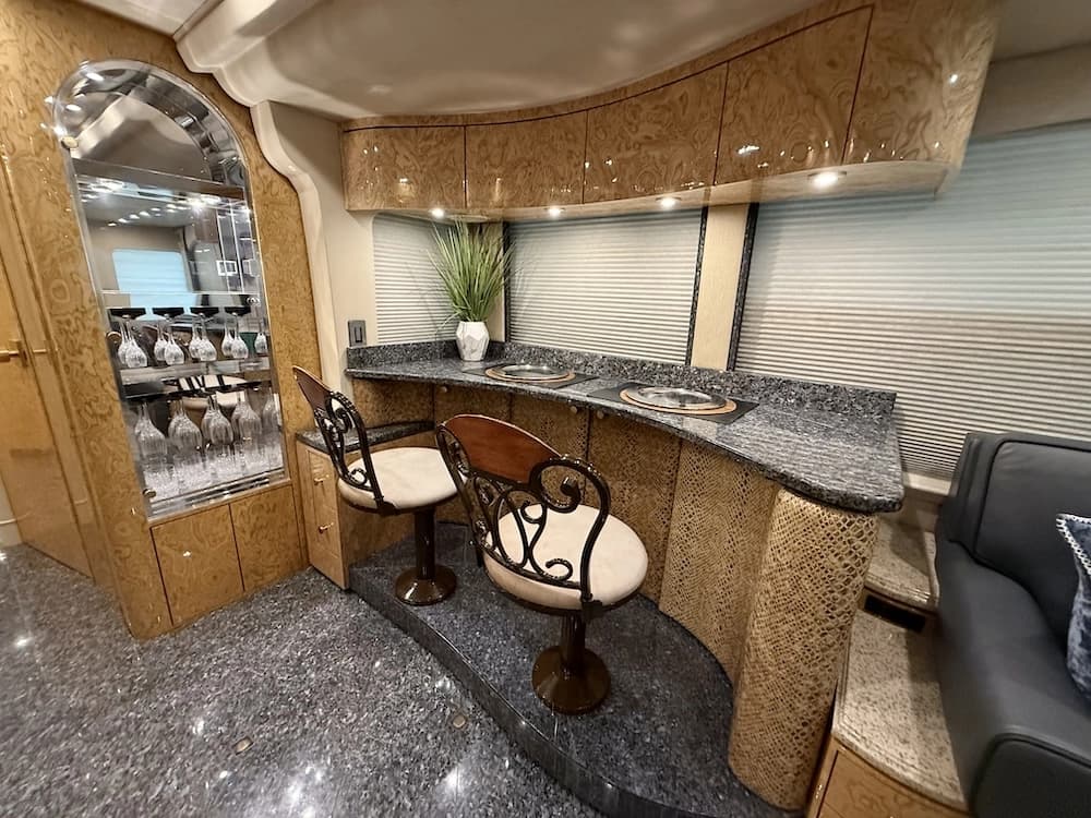 2008 Prevost Millennium H3-45 Motorcoach - Image 32