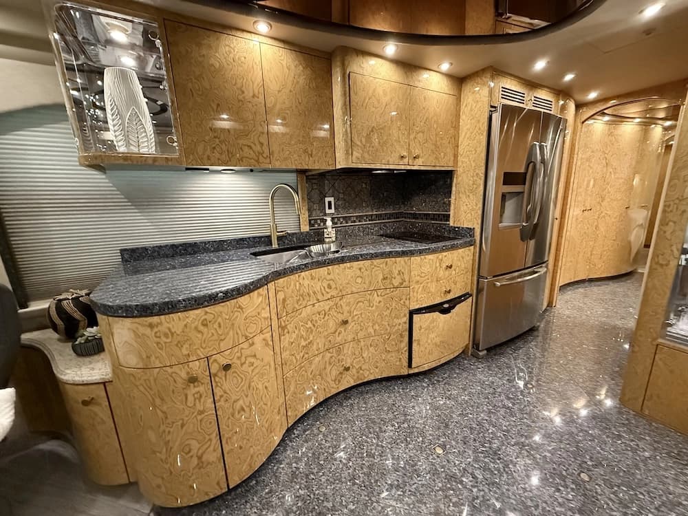 2008 Prevost Millennium H3-45 Motorcoach - Image 33