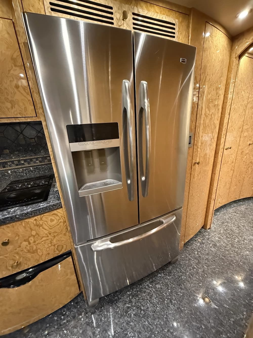 2008 Prevost Millennium H3-45 Motorcoach - Image 34