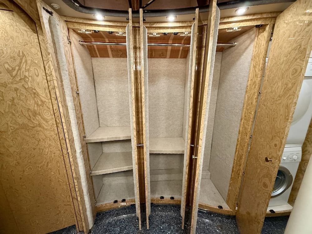 2008 Prevost Millennium H3-45 Motorcoach - Image 39